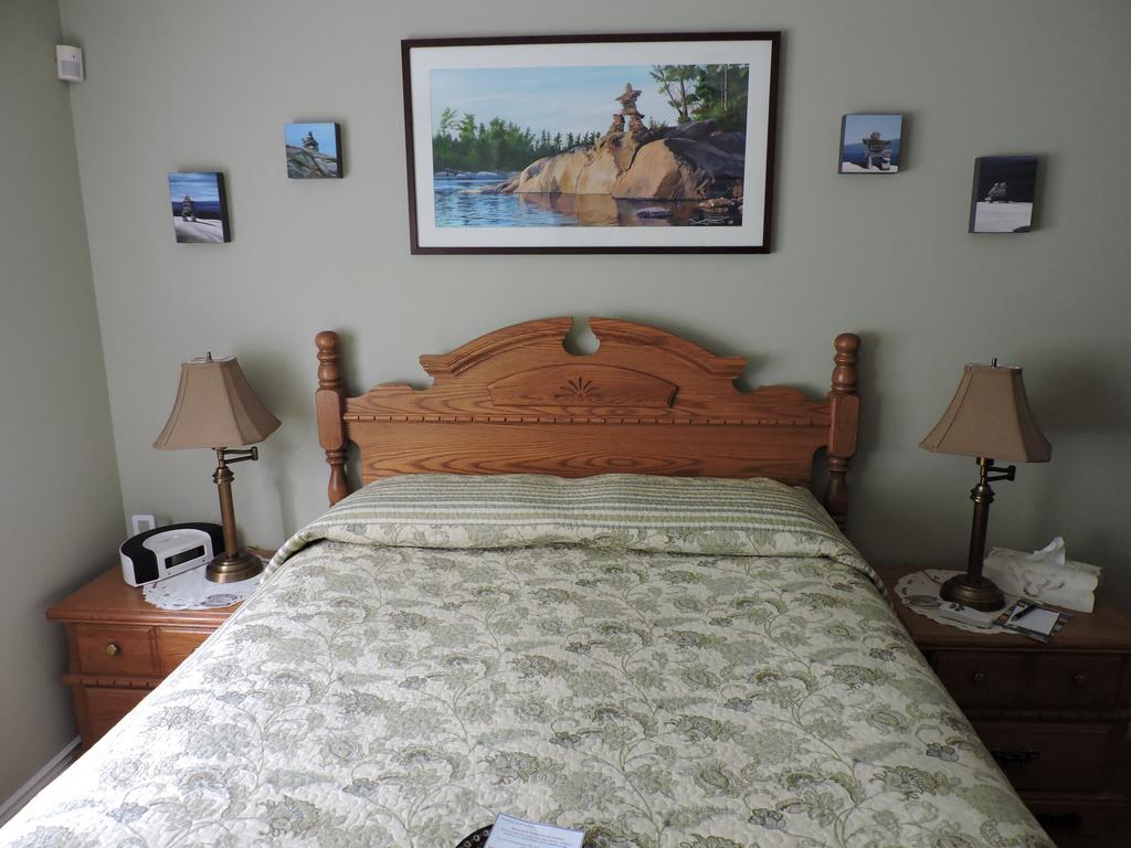 Tucked Inn The Harbour B&B Victoria Harbour Exterior foto