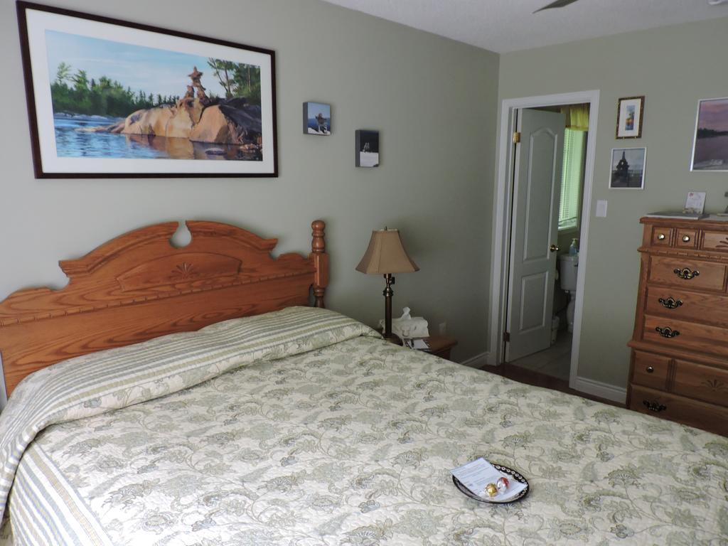 Tucked Inn The Harbour B&B Victoria Harbour Exterior foto