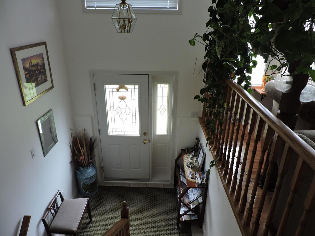 Tucked Inn The Harbour B&B Victoria Harbour Exterior foto