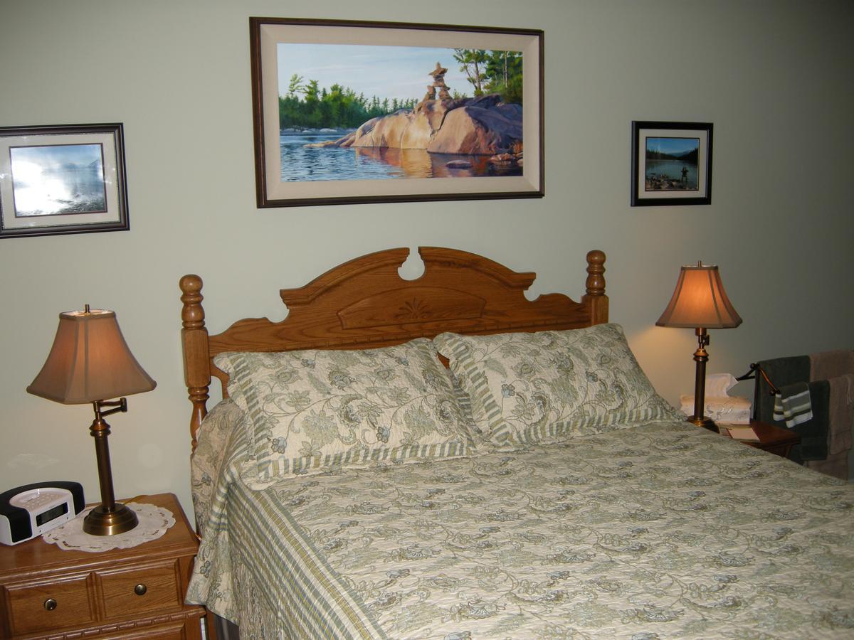 Tucked Inn The Harbour B&B Victoria Harbour Exterior foto