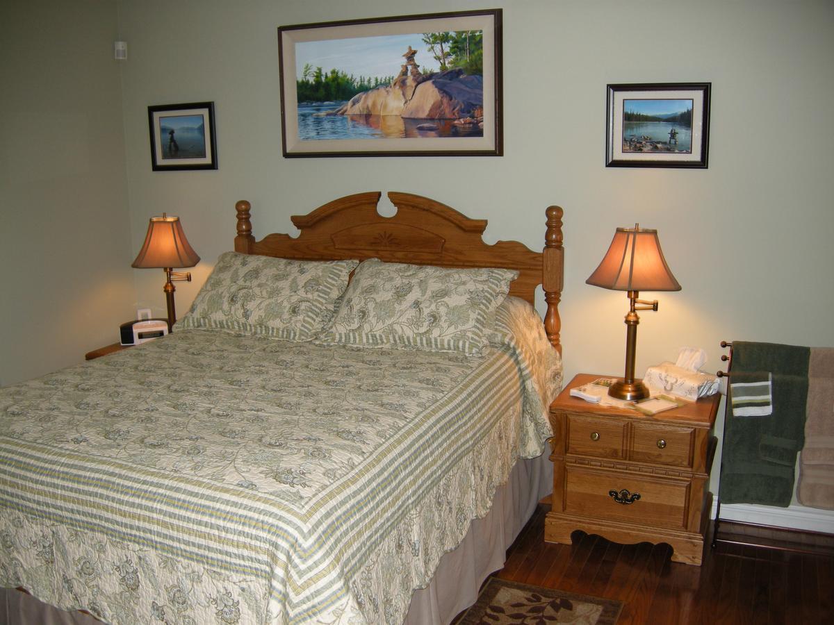 Tucked Inn The Harbour B&B Victoria Harbour Exterior foto
